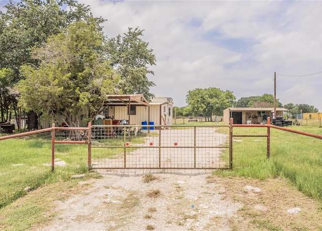 Property at 190 Mesquite Trl, Weatherford, TX 76087, 4 beds, 2.5 baths