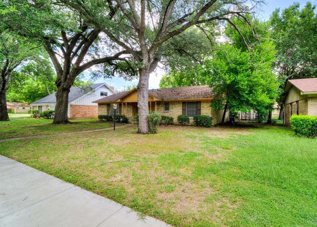 Property at 711 W Pentagon Pkwy, Dallas, TX 75224, 3 beds, 2 baths