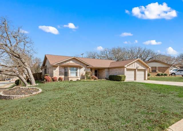 Property at 7320 Forrest Ct, North Richland Hills, TX 76182, 4 beds, 3.5 baths