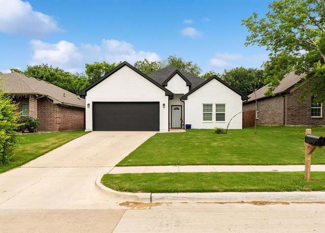 Property at 1236 E Fogg St, Fort Worth, TX 76115, 3 beds, 2 baths