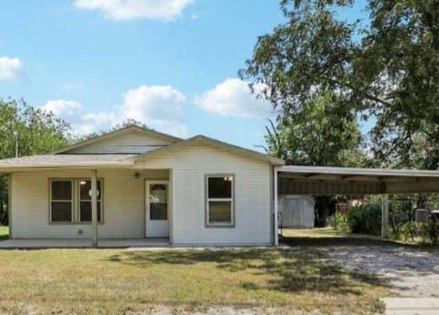 Property at 502 N Travis St, Comanche, TX 76442, 3 beds, 2 baths