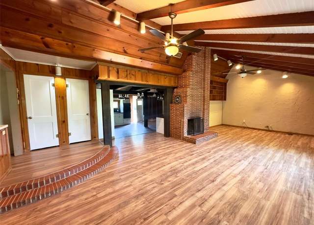 Property at 903 W Wrights, Comanche, TX 76442, 4 beds, 2 baths
