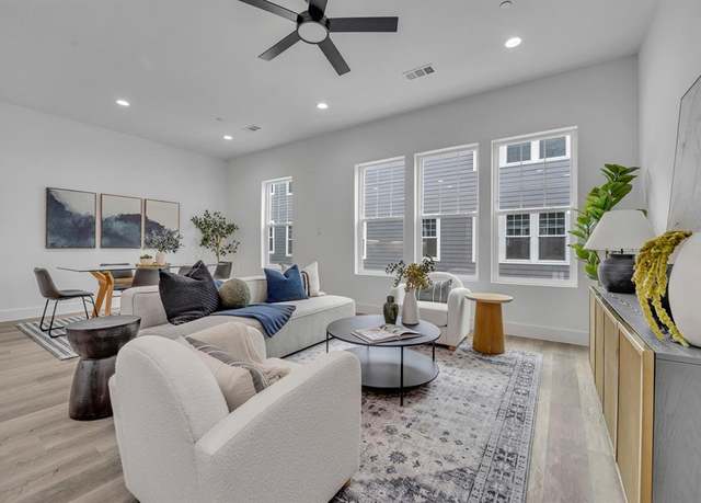 Property at 631 N Tyler St #102, Dallas, TX 75208, 2 beds, 2.5 baths