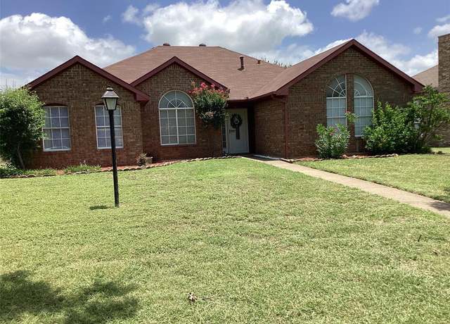 Property at 702 Rawlins Dr, Lancaster, TX 75146, 3 beds, 2 baths
