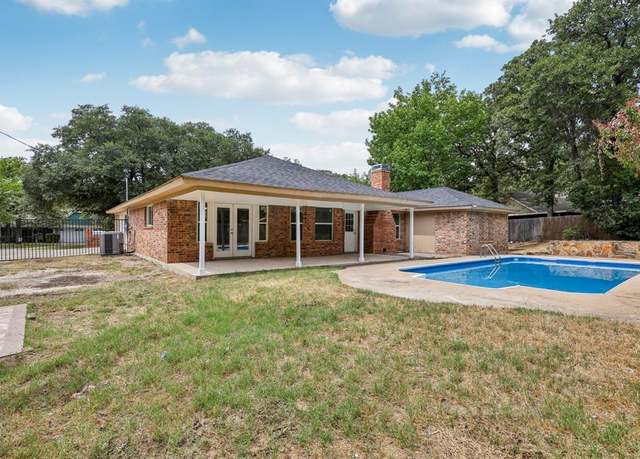 Property at 1033 Oak Ridge Dr, Azle, TX 76020, 4 beds, 3 baths