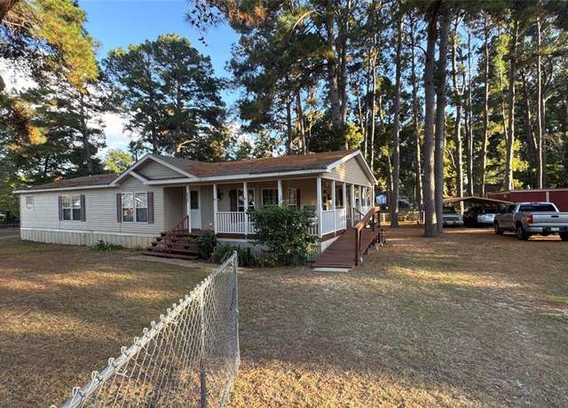 Property at 20381 Pine Dr, Chandler, TX 75758, 3 beds, 2 baths