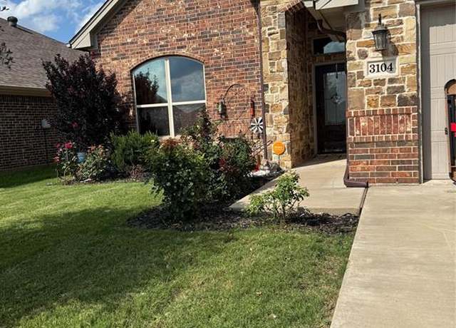 Property at 3104 Wrangler Ct, Granbury, TX 76049, 3 beds, 2 baths