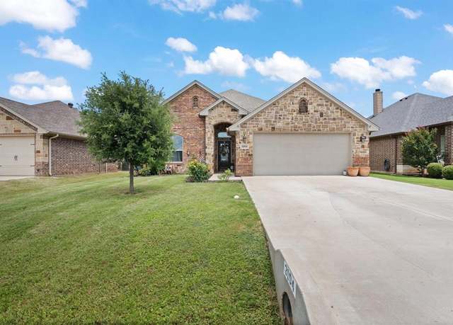 Property at 3104 Wrangler Ct, Granbury, TX 76049, 3 beds, 2 baths