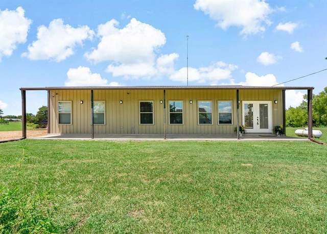 Property at 550 County Road 35400, Sumner, TX 75486, 4 beds, 2 baths