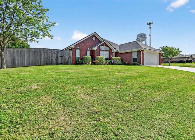 Property at 218 Bryant St, Pottsboro, TX 75076, 3 beds, 2 baths