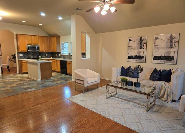 Property at 1032 Bending Oak Dr, Cedar Hill, TX 75104, 4 beds, 2 baths