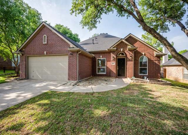 Property at 1711 Caladium Dr, Corinth, TX 76210, 3 beds, 2 baths