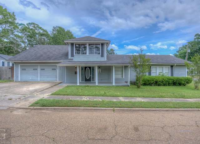 Property at 802 Jefferson St, Minden, LA 71055, 3 beds, 2.5 baths
