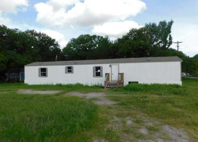 Property at 515 Skylark Dr, Granbury, TX 76049, 3 beds, 2 baths