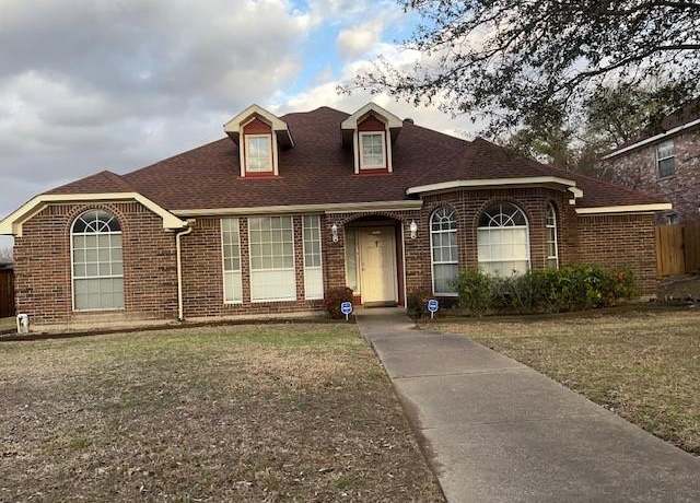 Property at 704 Kelsie Ln, Desoto, TX 75115, 3 beds, 2 baths