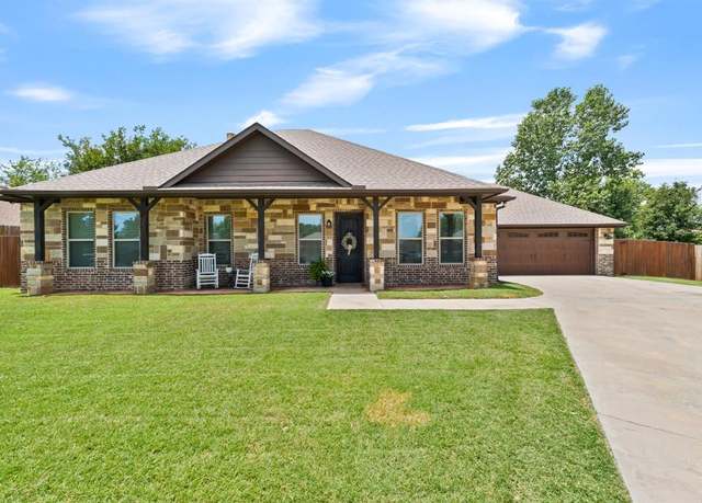 Property at 317 Edgewood St, Krum, TX 76249, 3 beds, 3.5 baths
