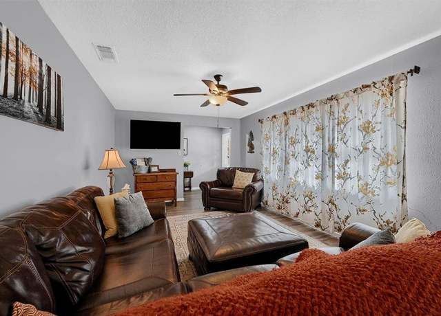 Property at 913 Amsden St, Denison, TX 75020, 3 beds, 2.5 baths