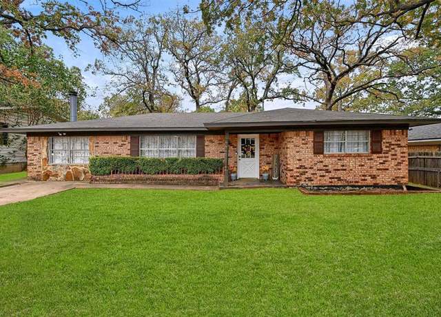Property at 913 Amsden St, Denison, TX 75020, 3 beds, 2.5 baths