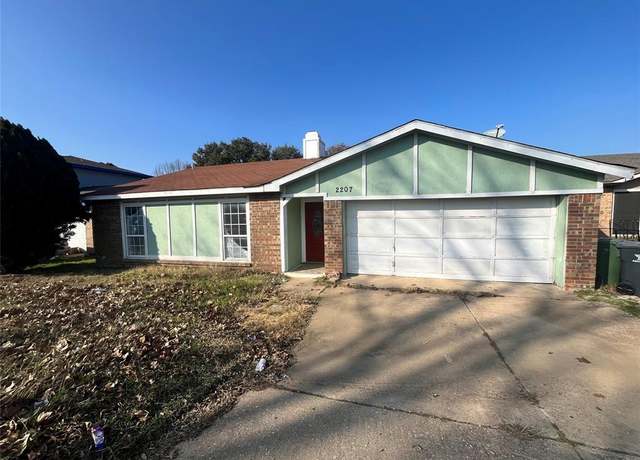 Property at 2207 Newbury Dr, Arlington, TX 76014, 3 beds, 2 baths