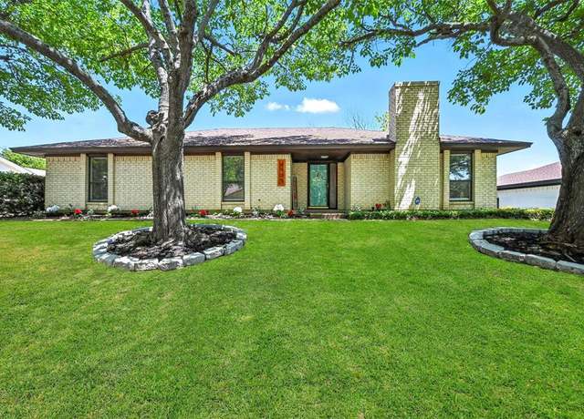 Property at 6905 Wilton Dr, Fort Worth, TX 76133, 3 beds, 2 baths