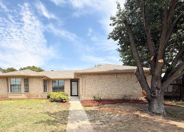 Property at 3205 Poteet Dr, Mesquite, TX 75150, 4 beds, 2 baths