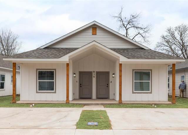 Property at 1805 Franklin Ave, Bonham, TX 75418, 6 beds, 4 baths