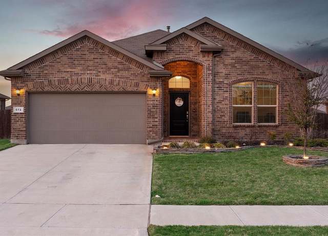 Property at 572 Redding Dr, Saginaw, TX 76131, 3 beds, 2 baths
