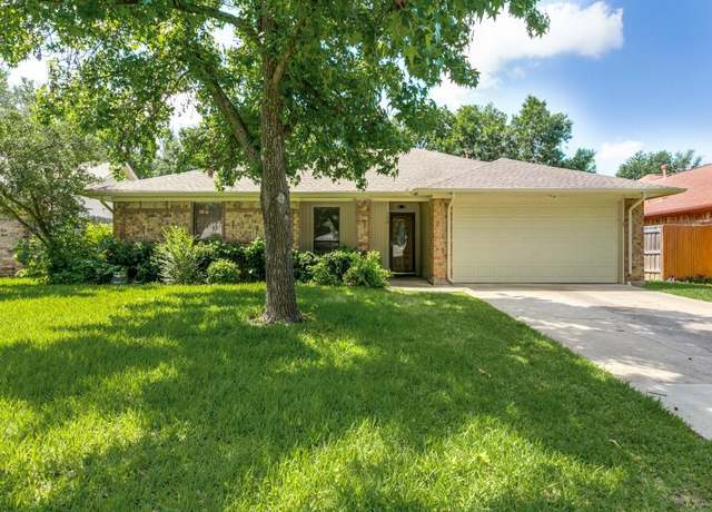 Property at 710 Lakewood Ln, Grapevine, TX 76051, 3 beds, 2 baths