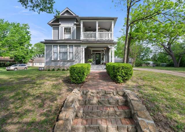 Property at 756 W 3rd Ave, Corsicana, TX 75110, 4 beds, 2.5 baths