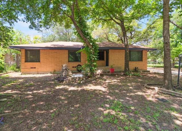 Property at 1006 Tower Dr, Cedar Hill, TX 75104, 4 beds, 2 baths