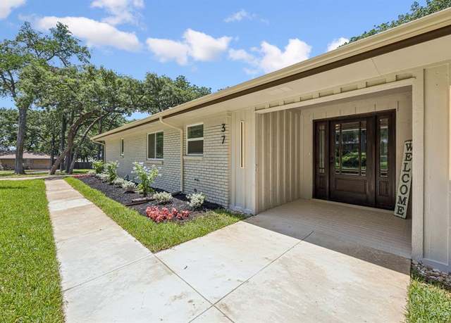 Property at 37 Devonshire Dr, Bedford, TX 76021, 4 beds, 3 baths