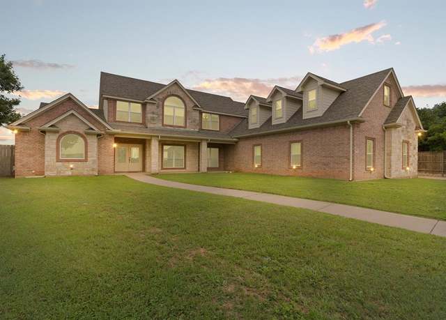 Property at 2008 Natchez Ct, Cleburne, TX 76033, 4 beds, 3.5 baths