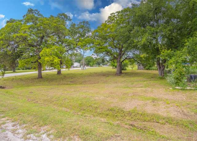 Property at 5632 Arrowhead Dr, Granbury, TX 76048