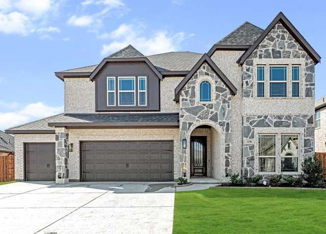 Property at 136 Fireberry Dr, Glenn Heights, TX 75154, 5 beds, 4 baths