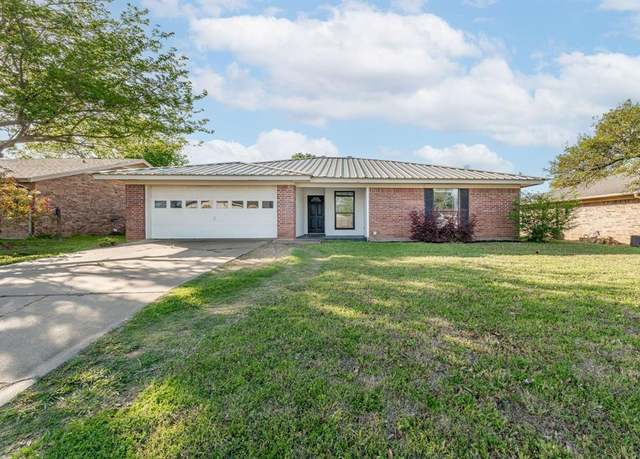 Property at 104 Sharp Dr, Stephenville, TX 76401, 4 beds, 2 baths