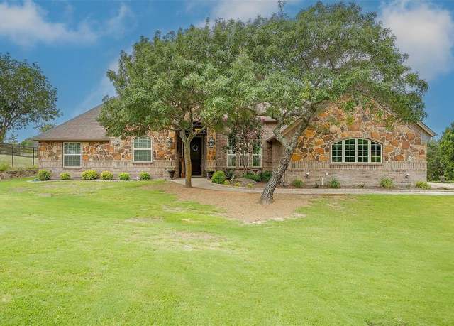 Property at 142 Meadow Arbor Dr, Weatherford, TX 76085, 4 beds, 2.5 baths