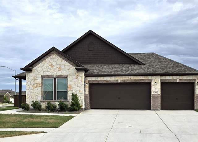 Property at 8701 Copper Crossing Dr, Fort Worth, TX 76131, 4 beds, 2 baths