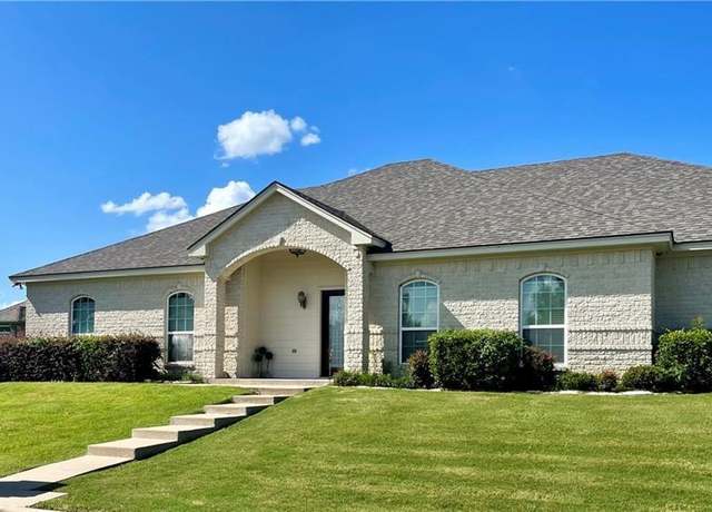Property at 32 North Shore Cir, Waco, TX 76708, 3 beds, 4 baths