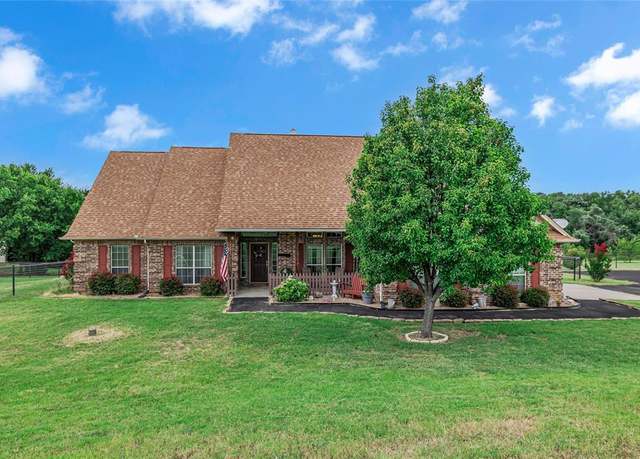 Property at 151 Canyon Creek Ct, Weatherford, TX 76087, 4 beds, 3 baths