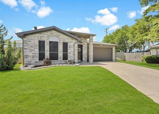 Property at 10117 High Bluff Dr, Fort Worth, TX 76108, 3 beds, 2 baths