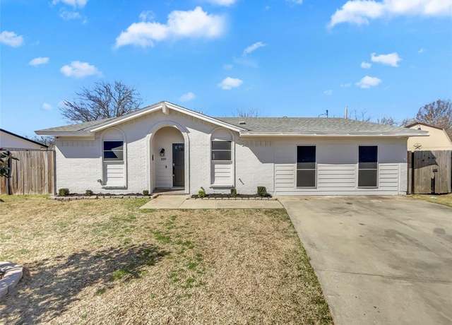 Property at 339 Shady Ct, Burleson, TX 76028, 3 beds, 2 baths