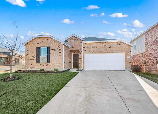 Property at 1104 Bluespire Dr, Fort Worth, TX 76131, 3 beds, 2 baths