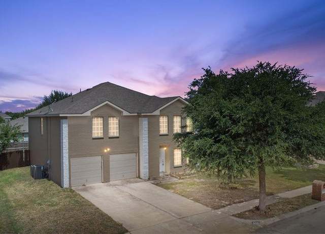 Property at 932 Robbins Way, Saginaw, TX 76179, 5 beds, 3.5 baths