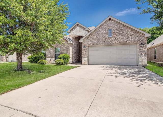 Property at 308 Canadian Ln, Burleson, TX 76028, 4 beds, 2.5 baths