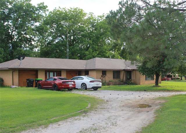 Property at 929 N Washington St, Pilot Point, TX 76258, 4 beds, 2 baths