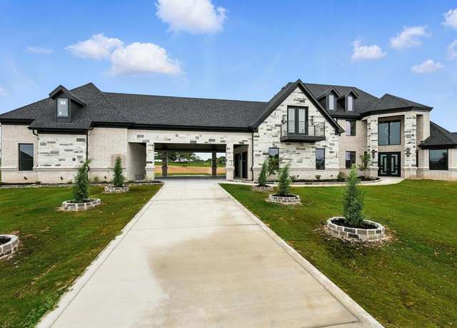 Property at 5005 Glenoaks Ct, Weatherford, TX 76088, 5 beds, 5.5 baths