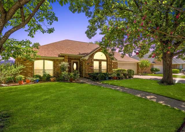 Property at 10190 Trail Ridge Dr, Benbrook, TX 76126, 3 beds, 2 baths