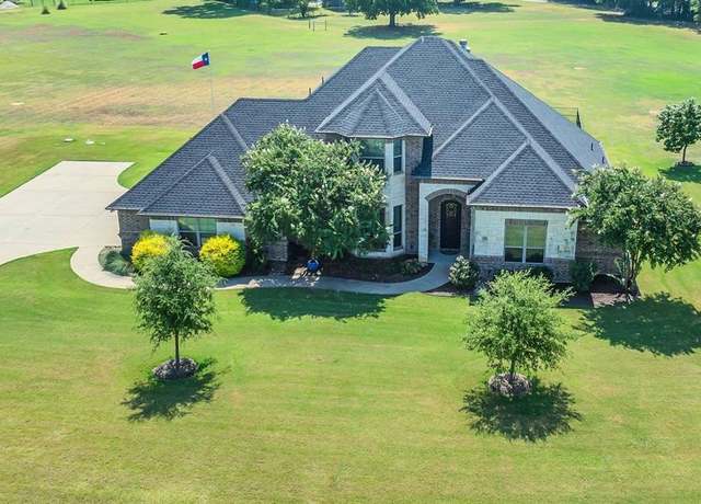 Property at 1801 Yucatan Dr, Granbury, TX 76048, 3 beds, 3.5 baths
