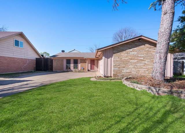 Property at 2522 Brady Ln, Grand Prairie, TX 75052, 3 beds, 2 baths