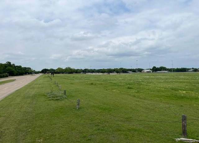 Property at 5125 Robinson Rd, Grand Prairie, TX 75052